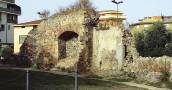 Überreste der antiken Stadtmauer
