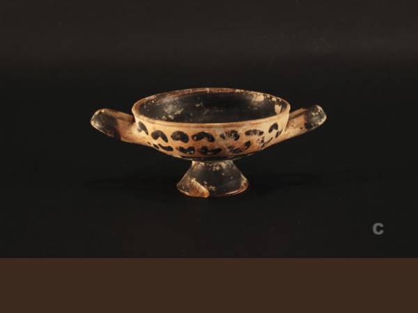 Kylix miniaturistica a figure nere (floral band-cup). 500-480 a.C.
