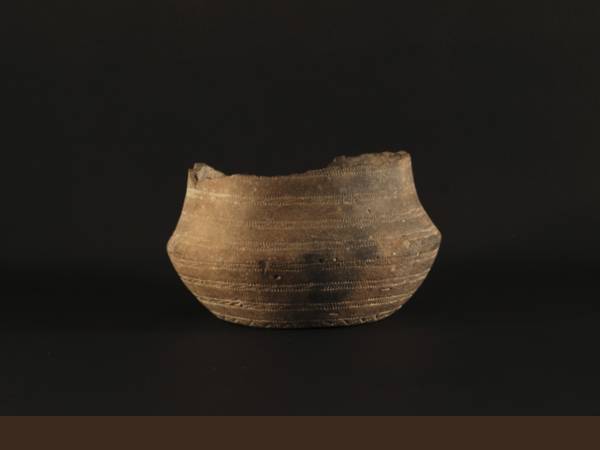 Beacker (bicchiere), decorato a fasce. Nuraxinieddu- Oristano. Tomba a cista. Eneolitico finale. Cultura campaniforme