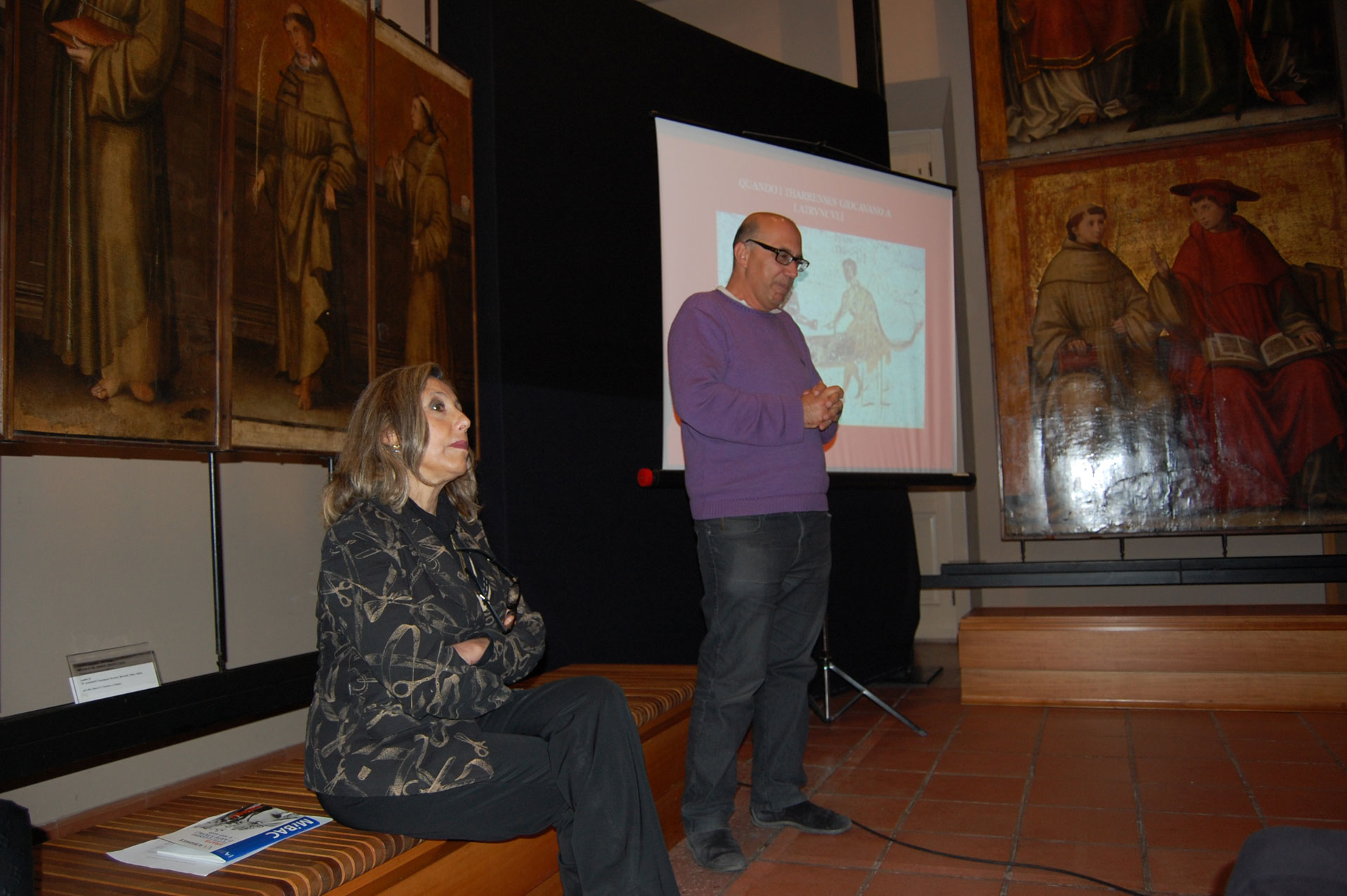 Prof. Raimondo Zucca Curatore del museo e la dott.ssa Emina Usai della Soprintendenza per i beni Archeologici CA OR