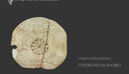 Il coperchio in avorio conservato presso l'Antiquarium Arborense